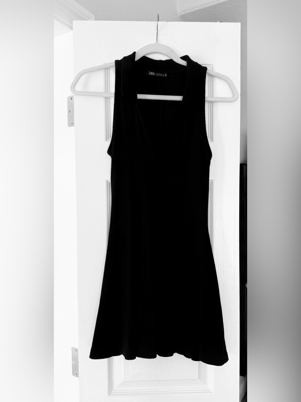Zara Black Sleeveless V-Neck Midi Dress - Picture 4 of 4